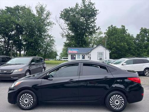 2013 Hyundai Accent SE