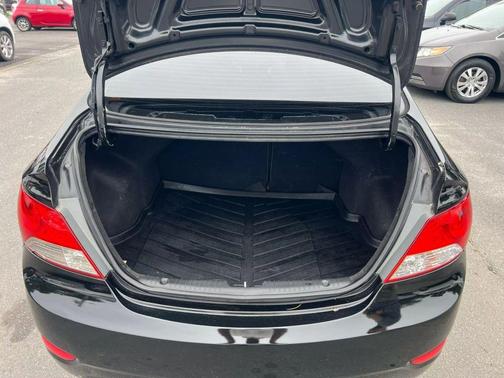 2013 Hyundai Accent SE