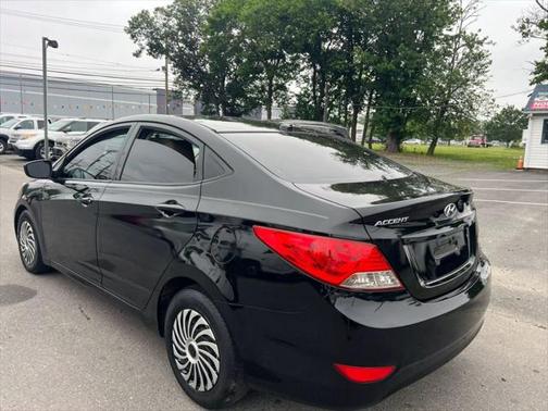 2013 Hyundai Accent SE