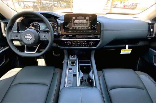 2025 Nissan Pathfinder SL FWD