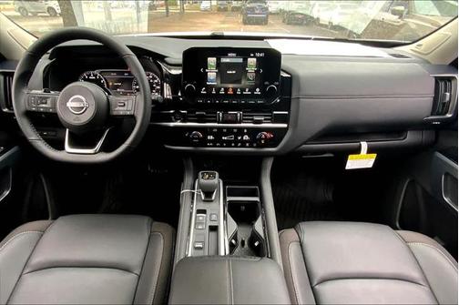 2025 Nissan Pathfinder SL FWD