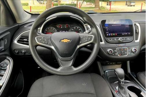 2022 Chevrolet Malibu FWD LT