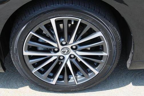 2022 Lexus ES 300h Base