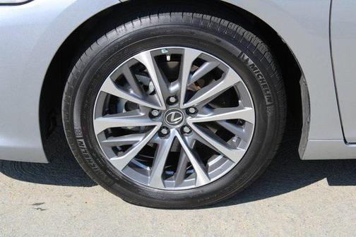 2022 Lexus ES 350 Base