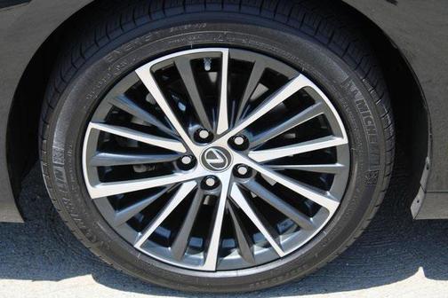2025 Lexus ES 300h Base