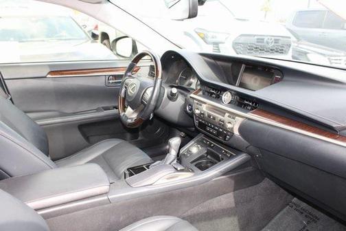 2016 Lexus ES 300h Base
