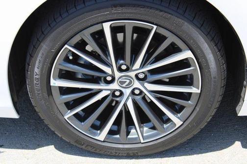 2023 Lexus ES 300h Base