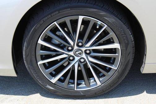 2023 Lexus ES 300h Base