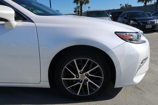 Photo 4 of 22 of 2016 Lexus ES 350 Base