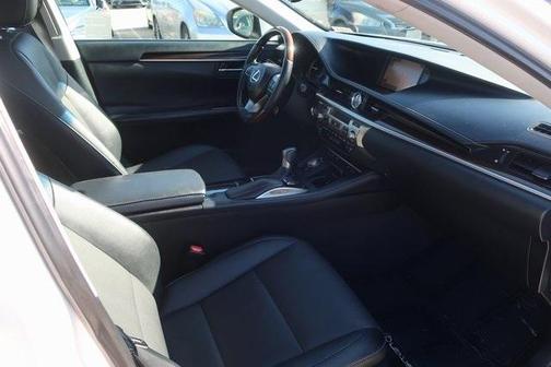 Photo 5 of 22 of 2016 Lexus ES 350 Base