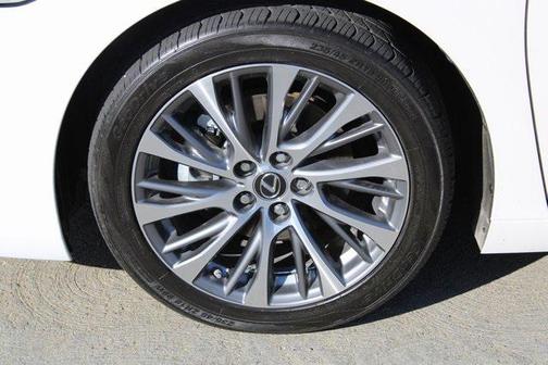 2021 Lexus ES 300h Base