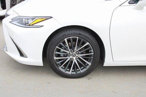 2023 Lexus ES 350 Base