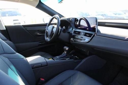 2025 Lexus ES 300h Luxury