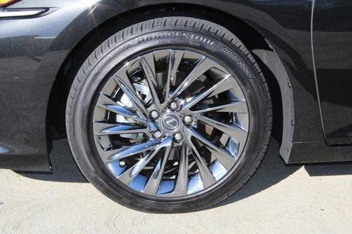 2025 Lexus ES 300h Luxury