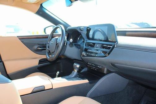 2022 Lexus ES 300h Base