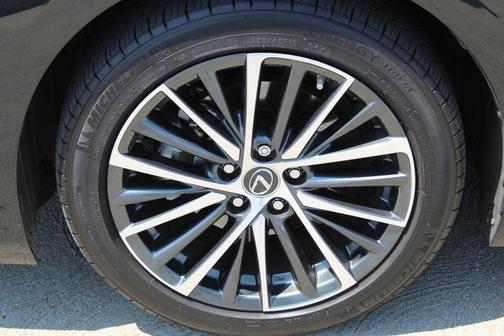 2025 Lexus ES 300h Base