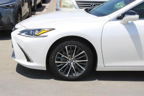 Eminent White Pearl 2024 Lexus ES 300h Base