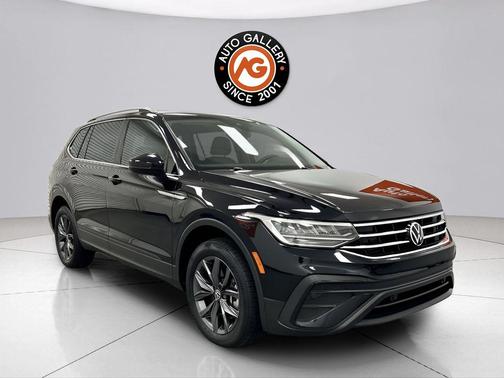 Deep Black 2022 Volkswagen Tiguan 2.0T SE