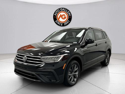 Deep Black 2022 Volkswagen Tiguan 2.0T SE