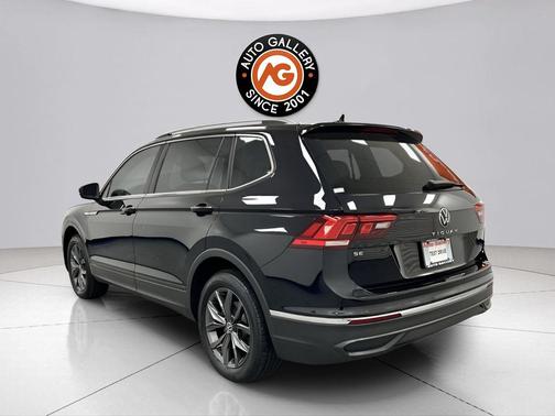 Deep Black 2022 Volkswagen Tiguan 2.0T SE