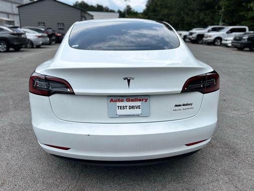 Pearl White Multi-Coat 2023 Tesla Model 3 Long Range