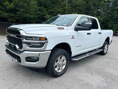 Bright White Clearcoat 2025 RAM 2500 Big Horn Crew Cab 4x4 6'4' Box