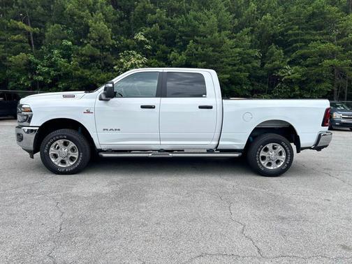 Bright White Clearcoat 2025 RAM 2500 Big Horn Crew Cab 4x4 6'4' Box