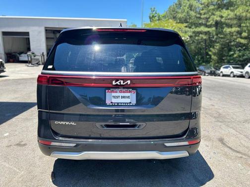 Aurora Black Pearl 2024 Kia Carnival LX