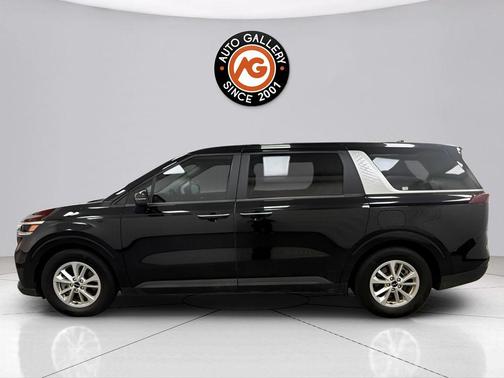Aurora Black Pearl 2024 Kia Carnival LX