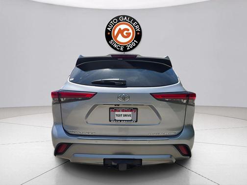 Celestial Silver Metallic 2021 Toyota Highlander Platinum