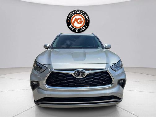 Celestial Silver Metallic 2021 Toyota Highlander Platinum