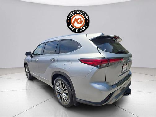 Celestial Silver Metallic 2021 Toyota Highlander Platinum