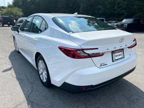 Ice Cap 2025 Toyota Camry LE