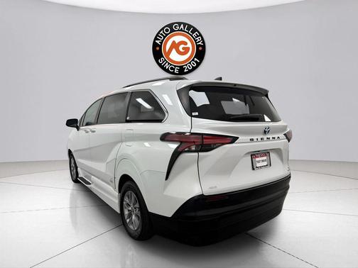 Wind Chill Pearl 2022 Toyota Sienna XLE