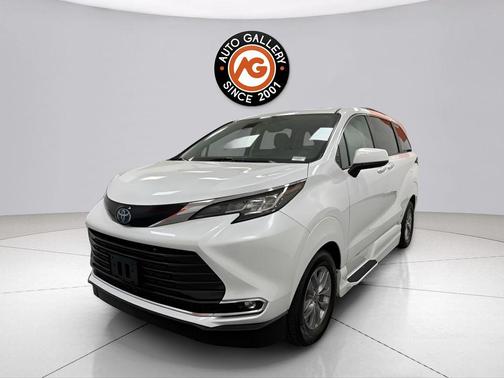 Wind Chill Pearl 2022 Toyota Sienna XLE