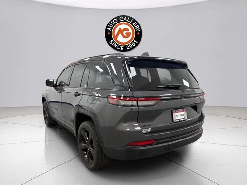 Baltic Gray Metallic Clearcoat 2023 Jeep Grand Cherokee Altitude