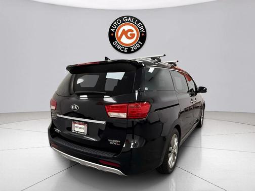 Aurora Black 2018 Kia Sedona SX