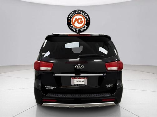 Aurora Black 2018 Kia Sedona SX