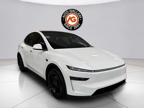 Pearl White 2026 Tesla Model Y Premium Rear-Wheel Drive