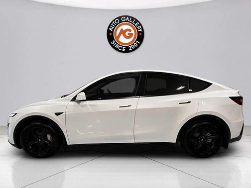 Pearl White 2026 Tesla Model Y Premium Rear-Wheel Drive
