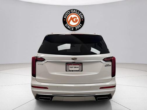 Crystal White Tricoat 2020 Cadillac XT6 Premium Luxury FWD
