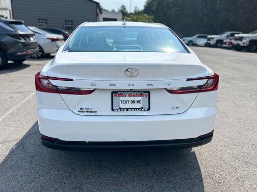 Ice Cap 2025 Toyota Camry LE