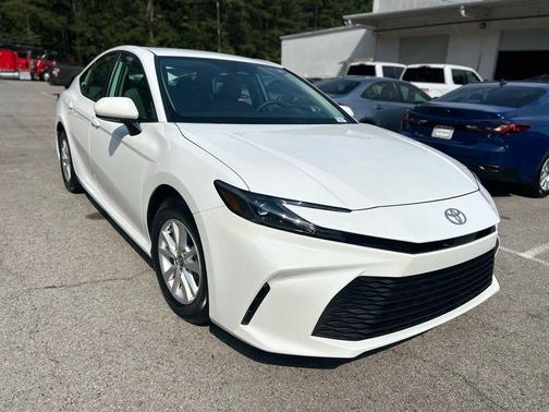 Ice Cap 2025 Toyota Camry LE