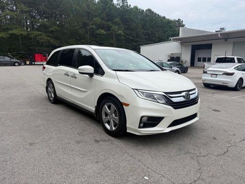White Diamond Pearl 2018 Honda Odyssey EX-L