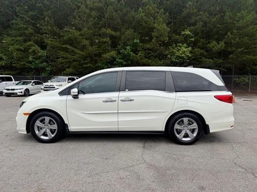 White Diamond Pearl 2018 Honda Odyssey EX-L