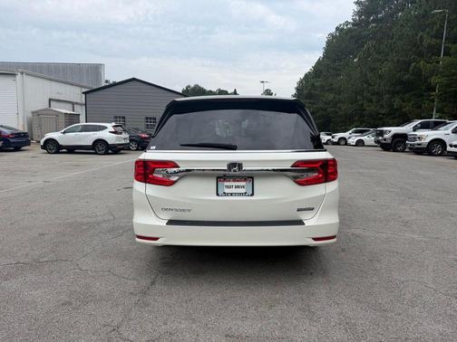 White Diamond Pearl 2018 Honda Odyssey EX-L