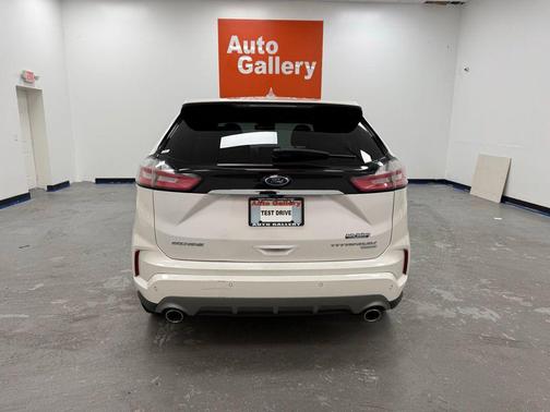 WHITE PLATINUM MET TRI-COAT 2019 Ford Edge Titanium