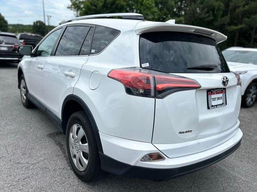 Super White 2016 Toyota RAV4 LE