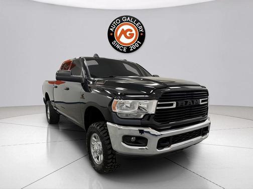 Diamond Black Crystal Pearlcoat 2021 RAM 2500 Big Horn Crew Cab 4x4 6'4' Box