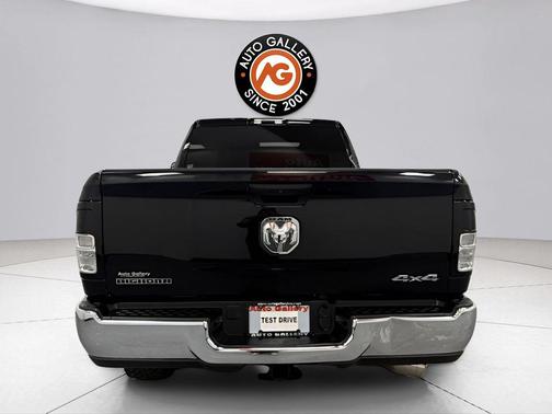 Diamond Black Crystal Pearlcoat 2021 RAM 2500 Big Horn Crew Cab 4x4 6'4' Box